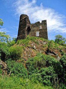 Die Ruine Nollig ist die Ruine einer Höhenburg auf dem Bergrücken des „Nollig“.