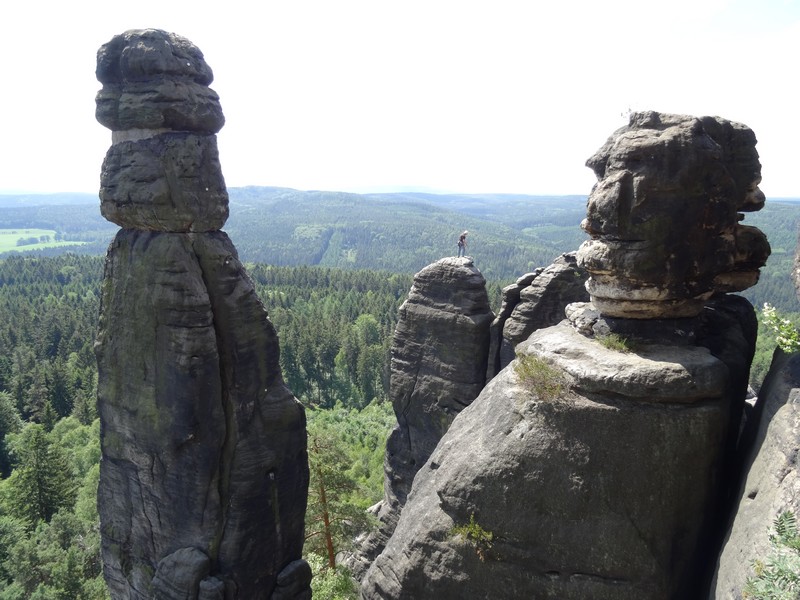 Die Barbarine (links im Bild) ist für Kletterer gesperrt. Die anderen Felsen hingegen nicht.
