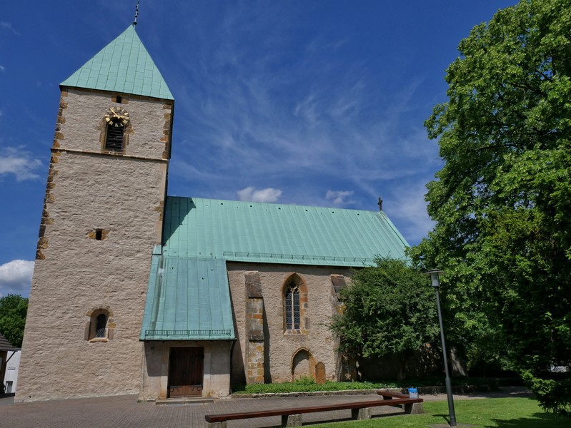 Das Bild zeigt die kleine Kirche in Kirchdornberg.