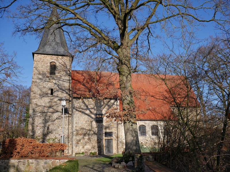 An der Alten Alexanderkirche starten wir unsere Wanderung auf dem TERRA.track Alte Bauernschaft in Wallenhorst.