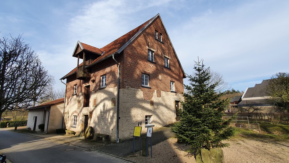 Die schmucke Klostermühle nimmt uns am Kloster Gravenhorst in Empfang.